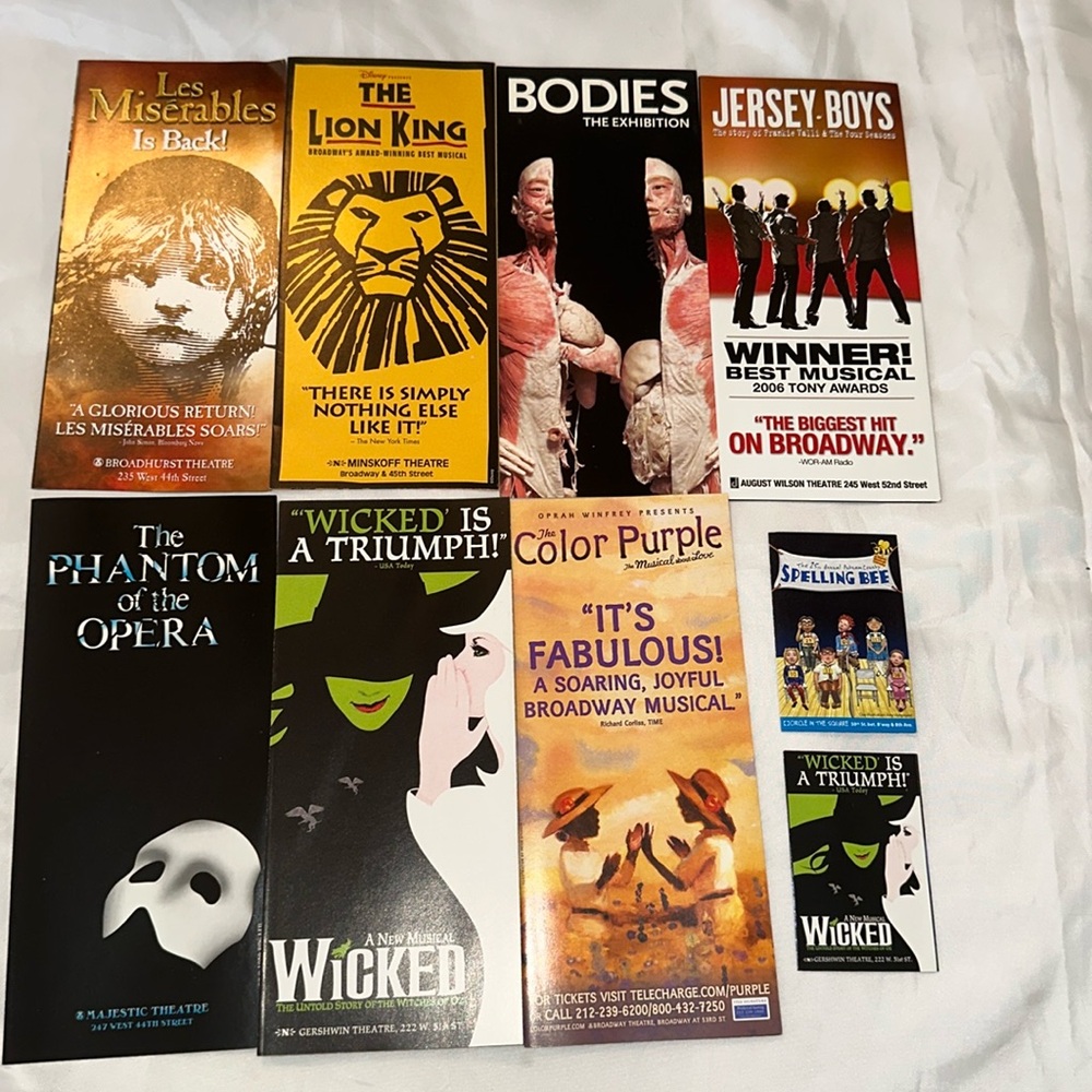 Lot of Broadway flyers & NYC exhibit 2 different sizes